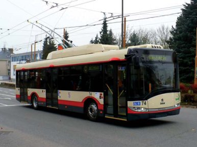 Wer steigt schon gerne in einen solchen Zug ein? Der Vandalismus ist ein internationales Ph�nomen: Regionalzug in Poppi (Toskana), Mai 2009. 